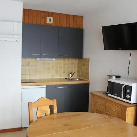 Apartment 3 Personnes Avec Balcon A Val Cenis Le Haut, Proche Pistes Et Commerces - Fr-1-508-182 Lanslevillard