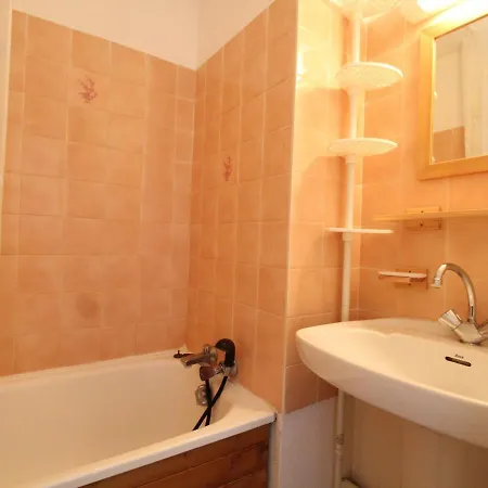Appartement 3 Personnes Avec Balcon à Val Cenis Le Haut, Proche Pistes Et Commerces - Fr-1-508-182 Lanslevillard